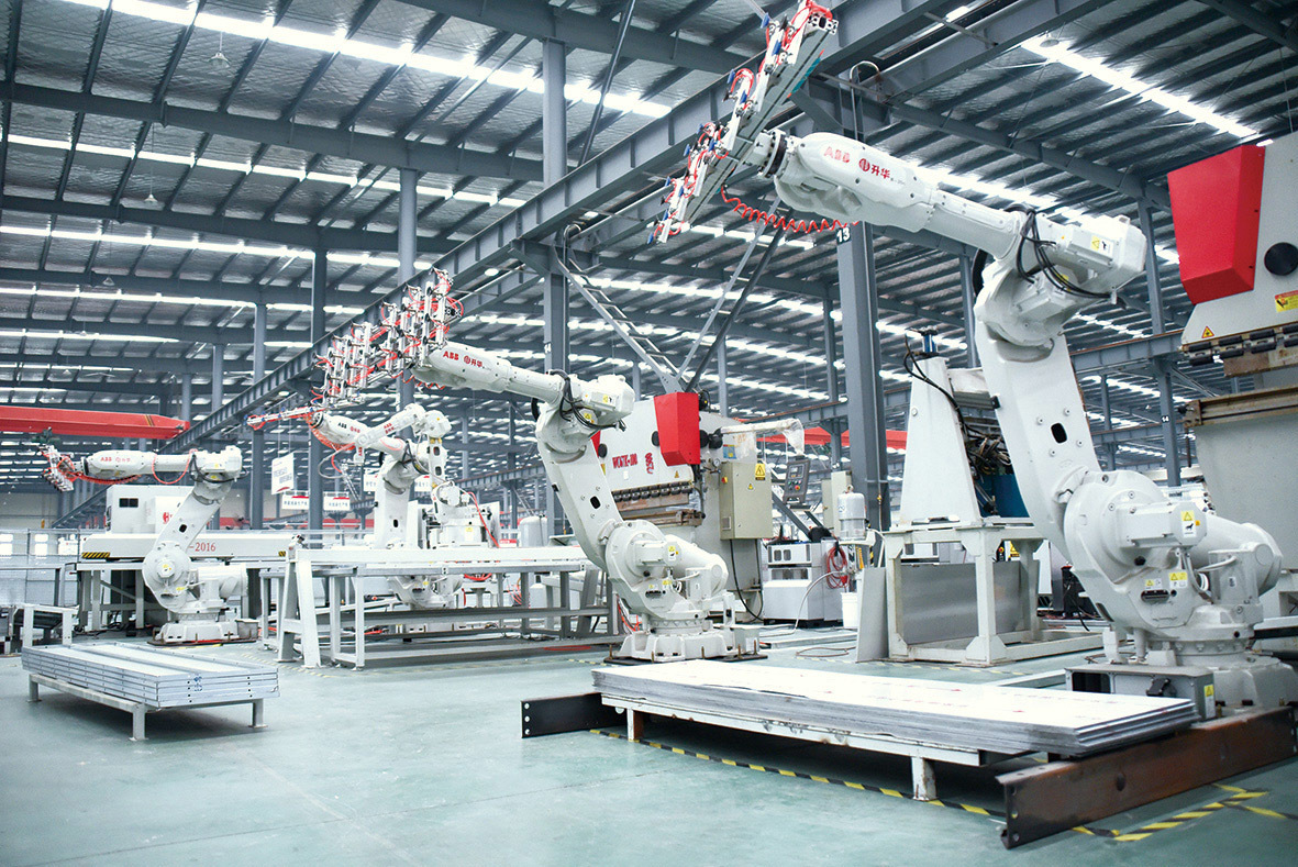 徐州市委常委、徐州经济技术开发区党工委书记王强参观升华电梯“无人化工厂”(图2) 徐州市委常委、徐州经济技术开发区党工委书记王强参观升华电梯“无人化工厂”(图2)