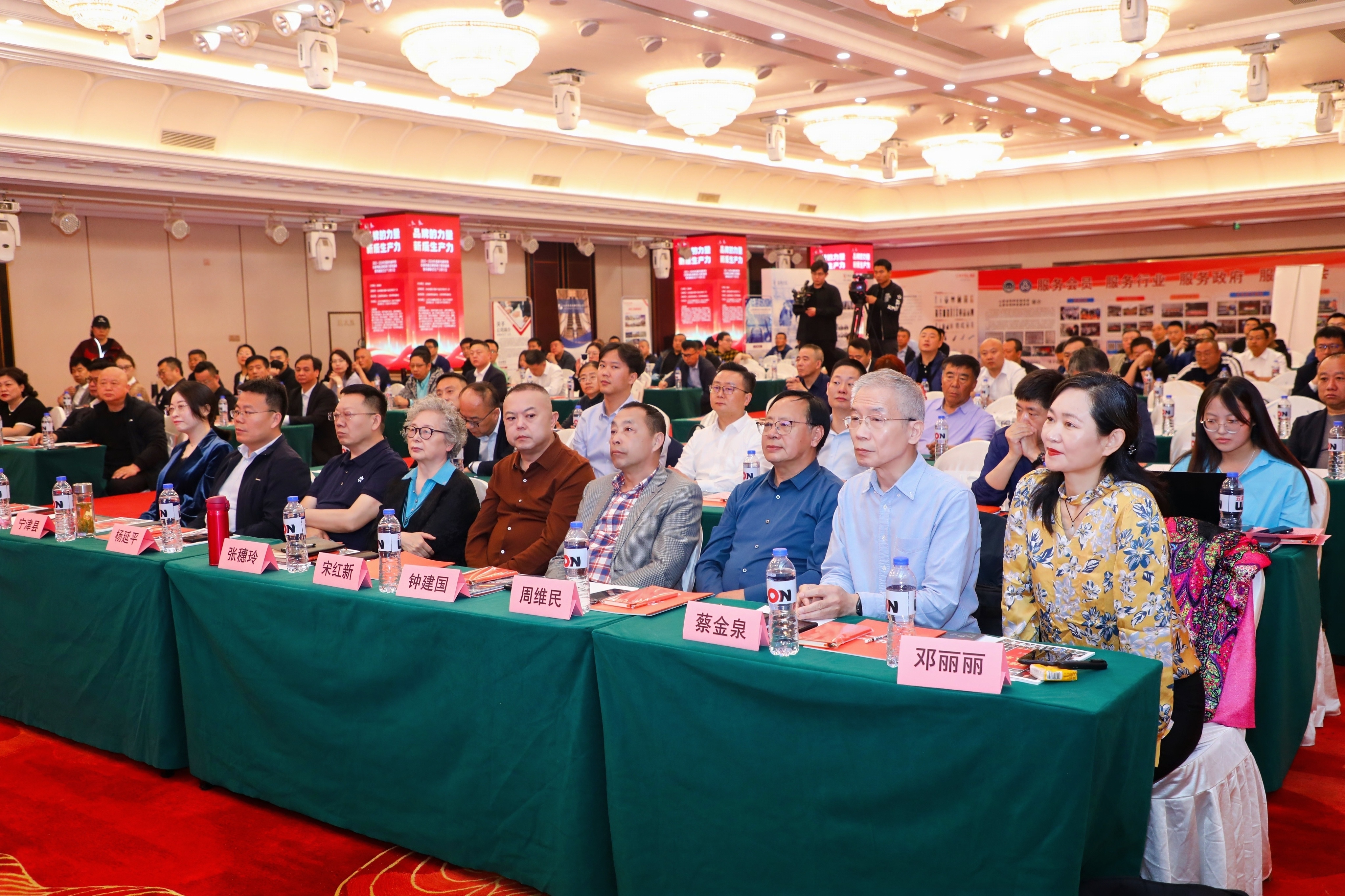 品牌的力量 新质生产力 升华电梯荣获电梯行业多项殊荣(图1) 品牌的力量 新质生产力 升华电梯荣获电梯行业多项殊荣(图1)